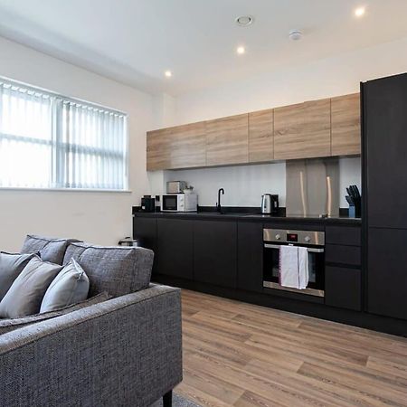 Modern 2 Bedroom Apartment In Bolton Extérieur photo