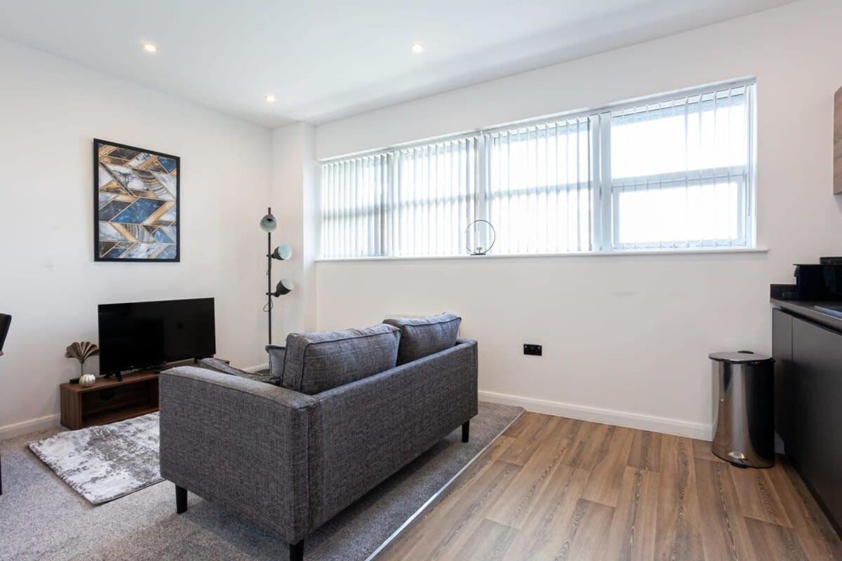 Modern 2 Bedroom Apartment In Bolton Extérieur photo